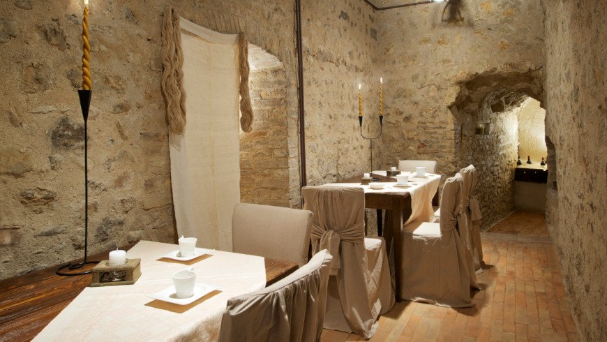 Dormir dans un vieux château, l' «Albergo Diffuso » Tour de la Botonta, Ombrie