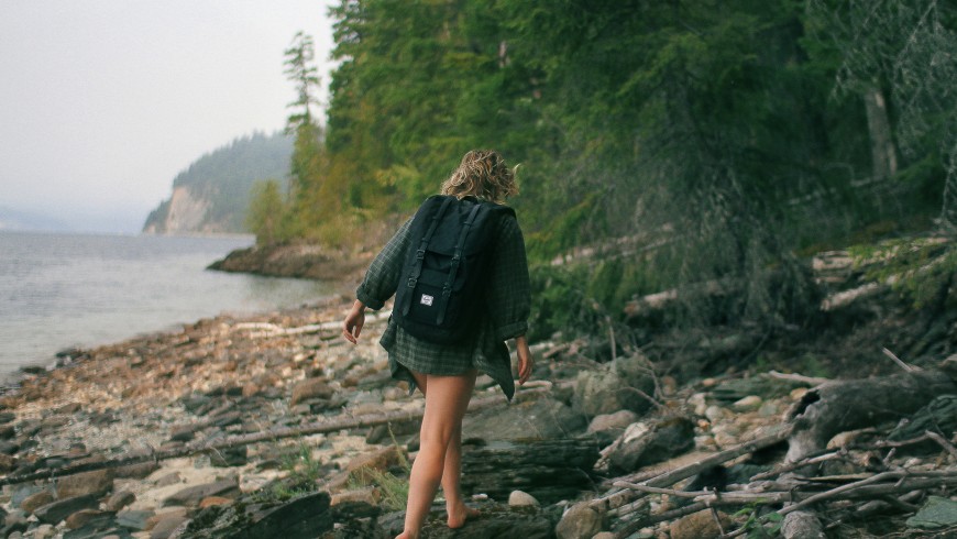 Marcher dans les bois sauve de pensées négatives