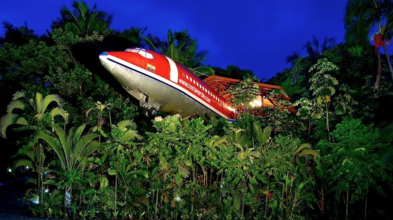 Ici vous dormez dans un avion - hôtels les plus étranges du monde